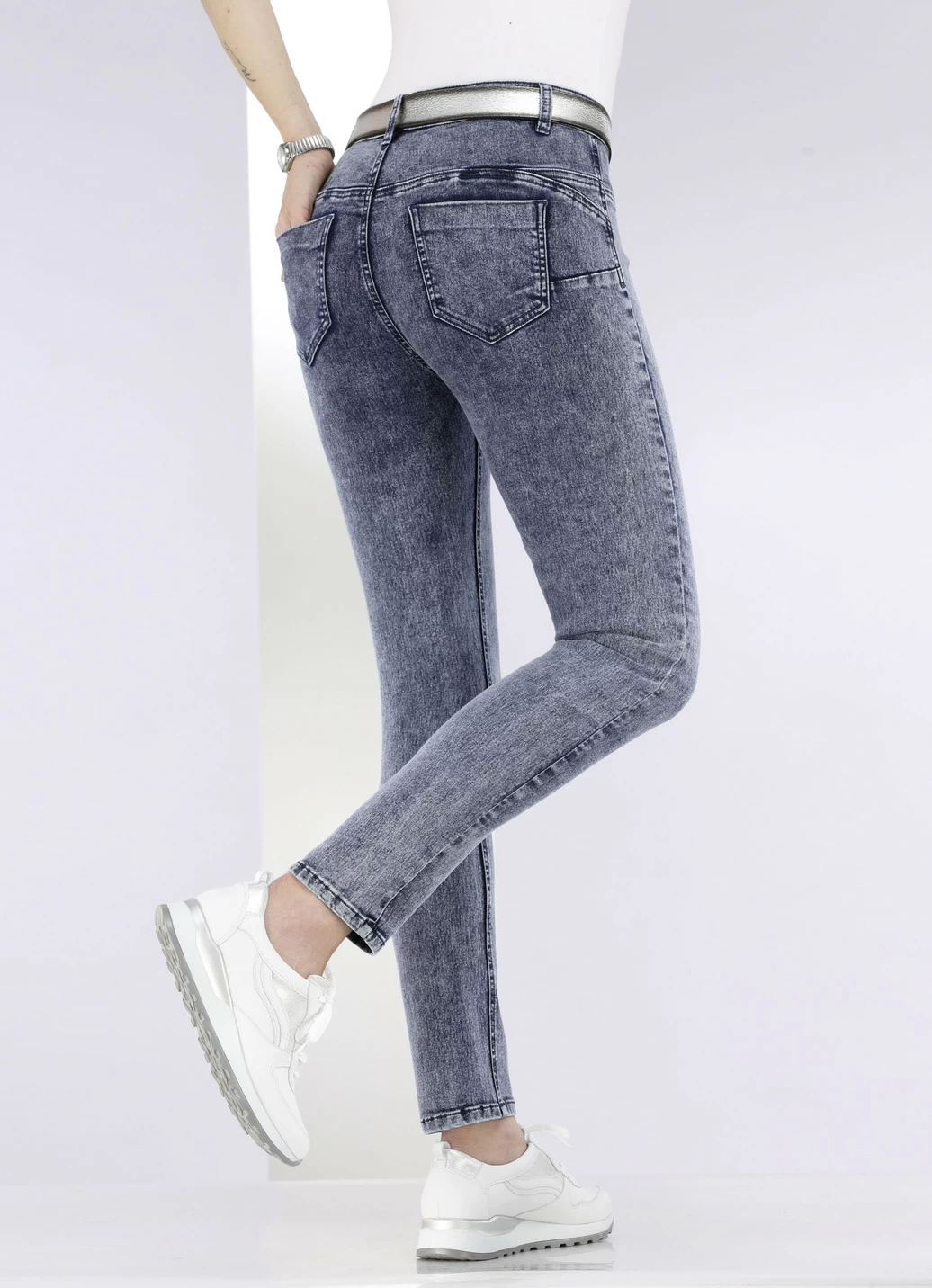 Knöchellange, figurformende Jeans