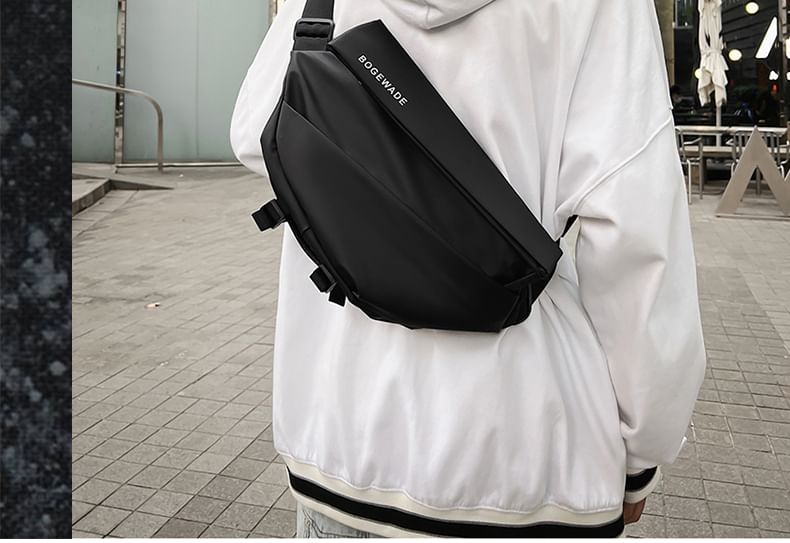 EAVALURE - Belettering Sling Bag