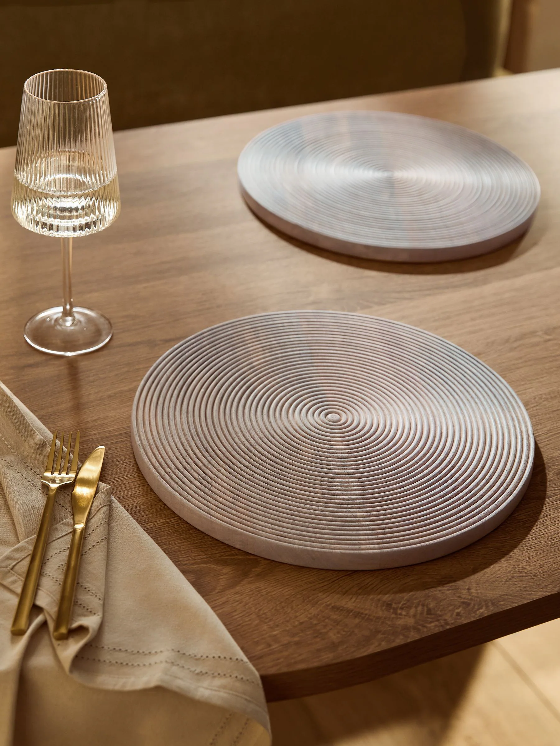 Set of 2 Bronx Etched Wooden Placemats