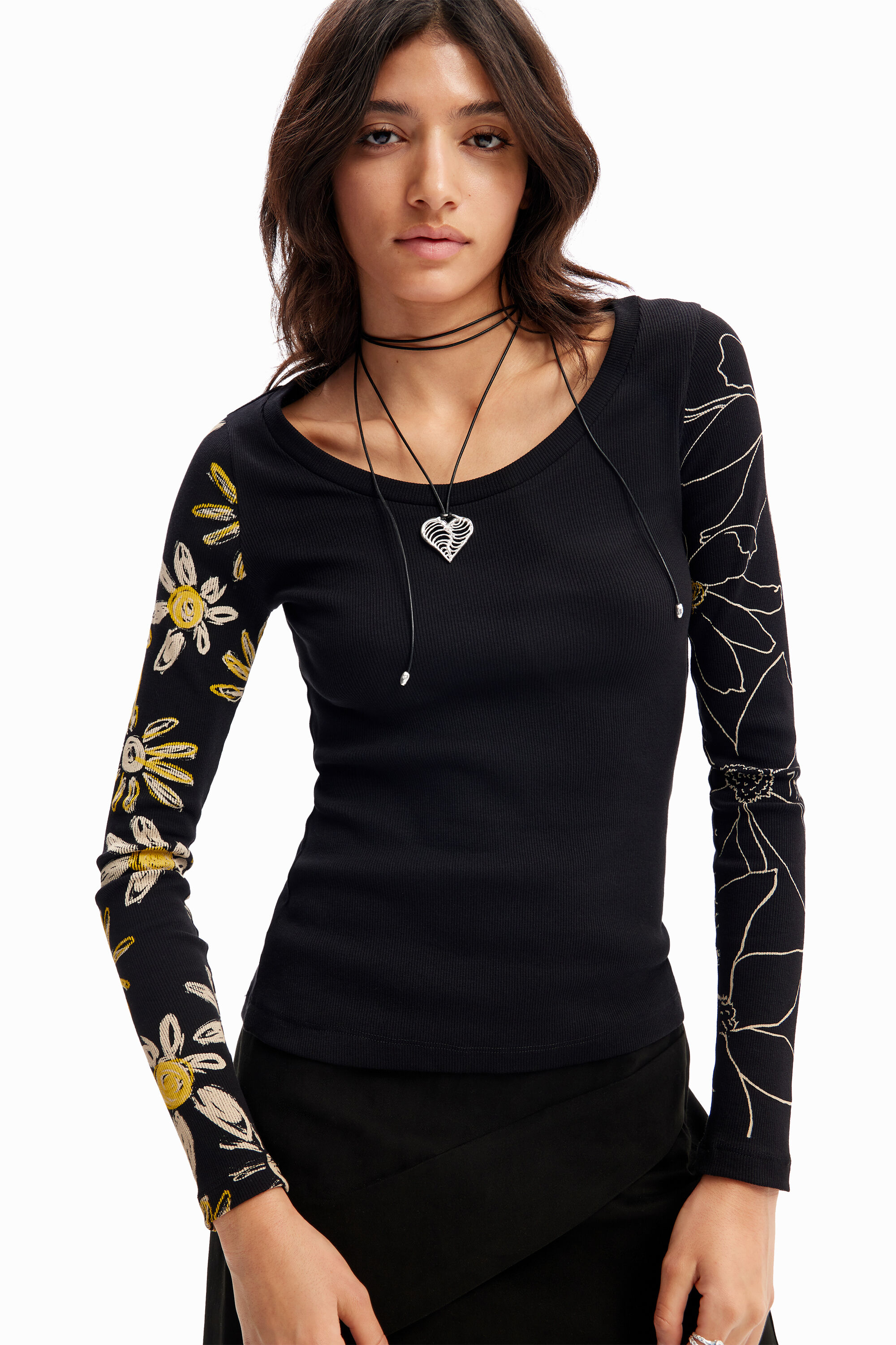 Camiseta floral canelada