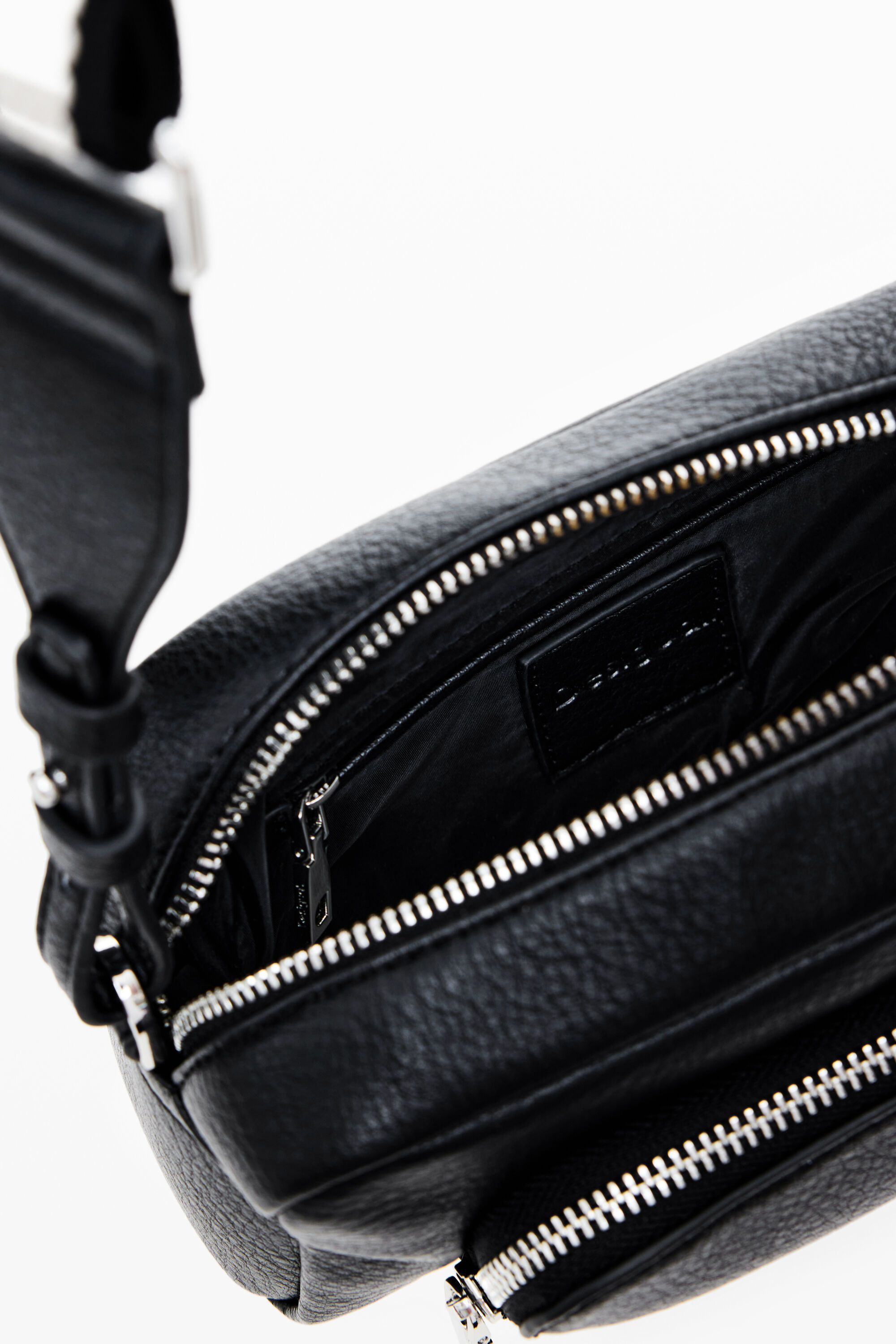 Bolsa transversal com vários bolsos