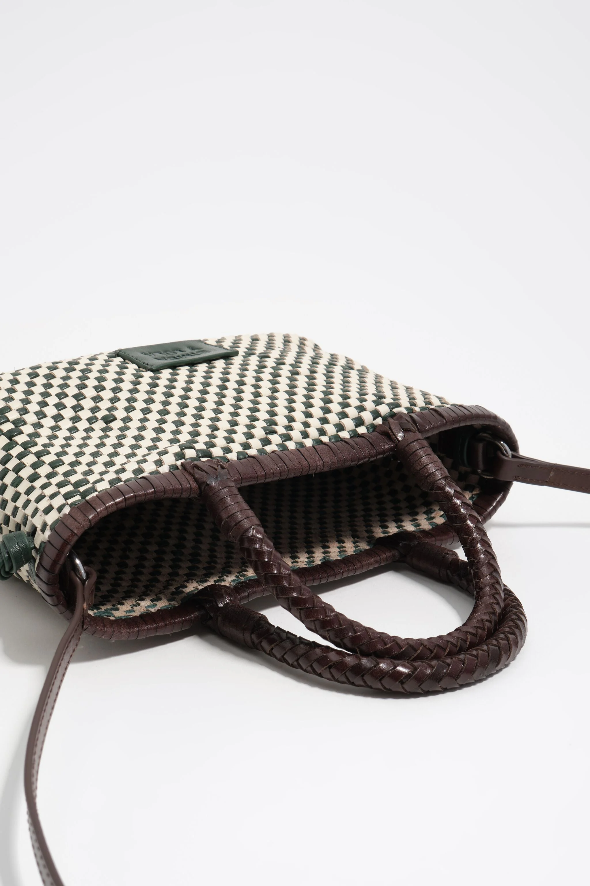 Bolsa mini de couro trançado verde-escuro