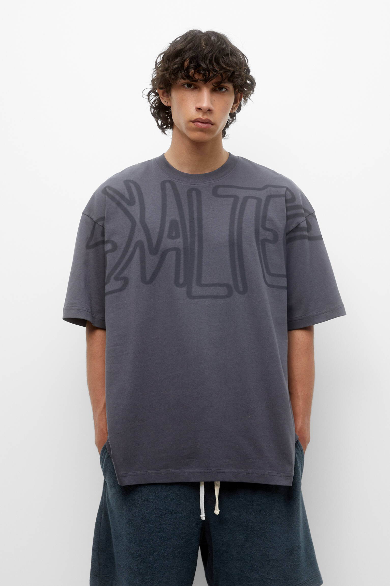 CAMISETA DE MANGA CURTA EXTRA SOLTA - CINZA