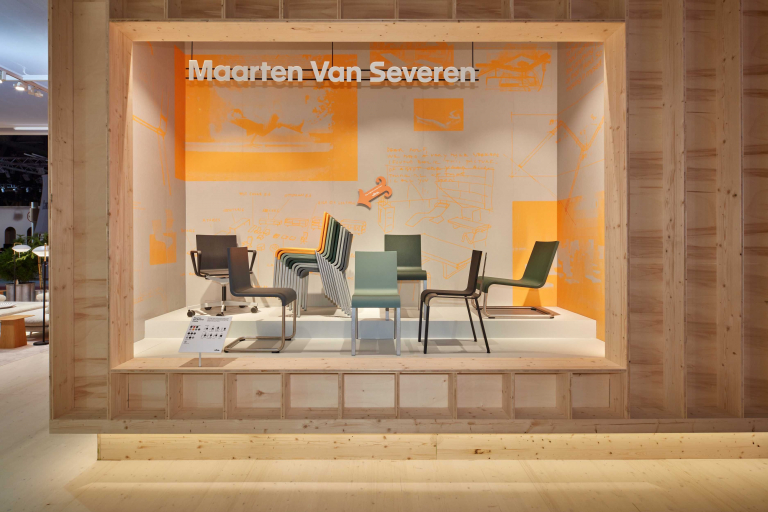 Vitra .03 stoel met gep. onderstel zilver stapelbaar donkergroen