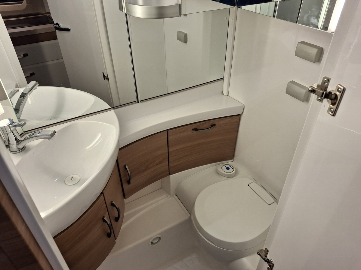 Hobby De Luxe 495 UL 2023 caravan