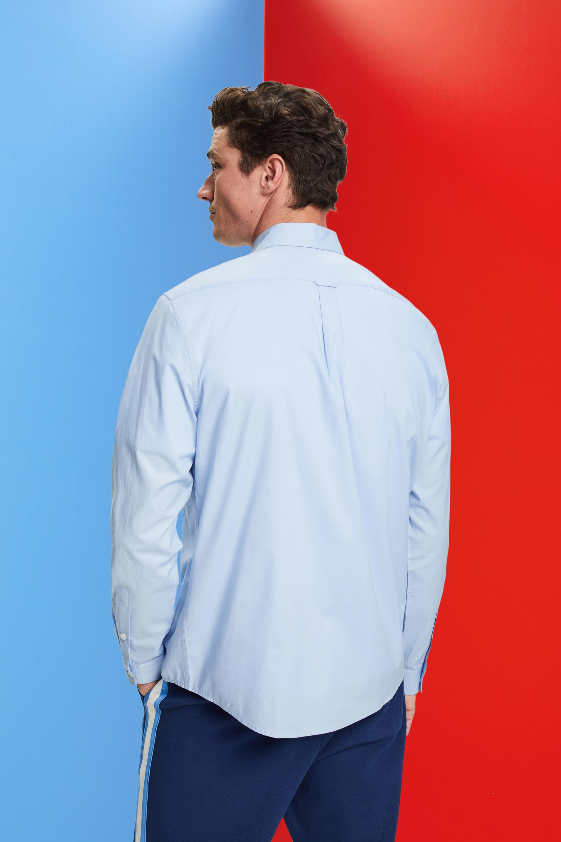 Chemise en coton dotée d'un col à pointes boutonnées