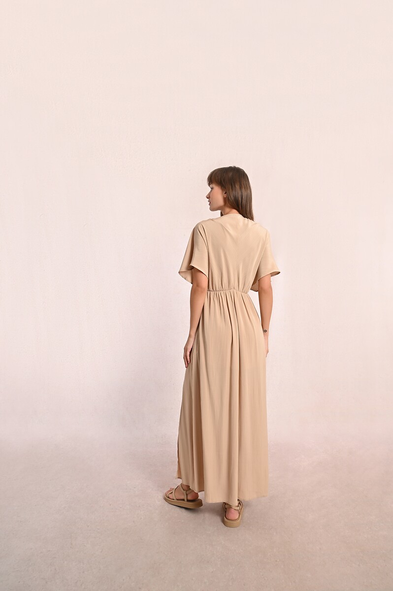 MOLLY BRACKEN<br>Vestido longo com mangas curtas e decote em V