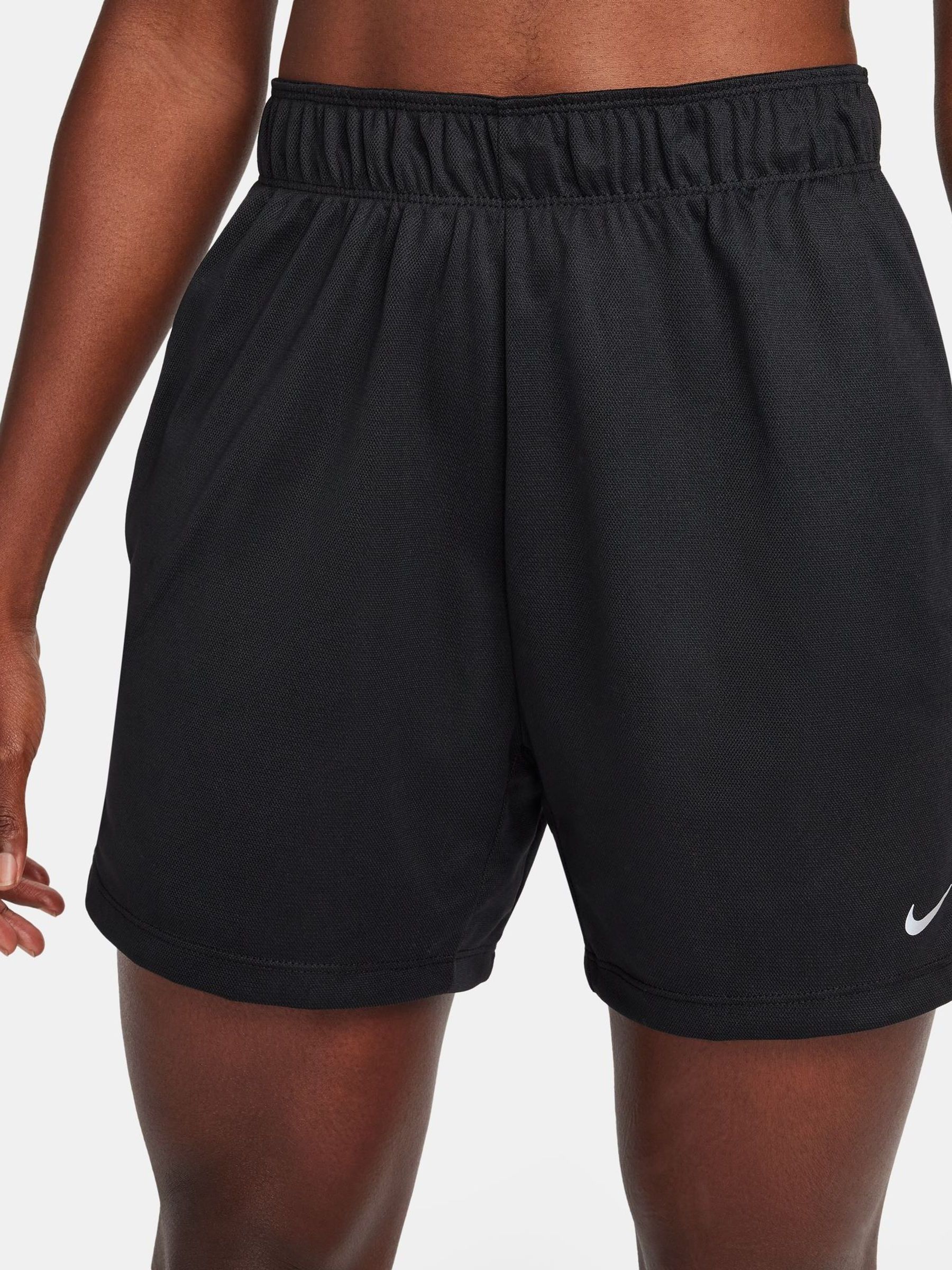 Zwart - Nike Dri-FIT Attack Fitness halfhoge ongevoerde shorts van 5