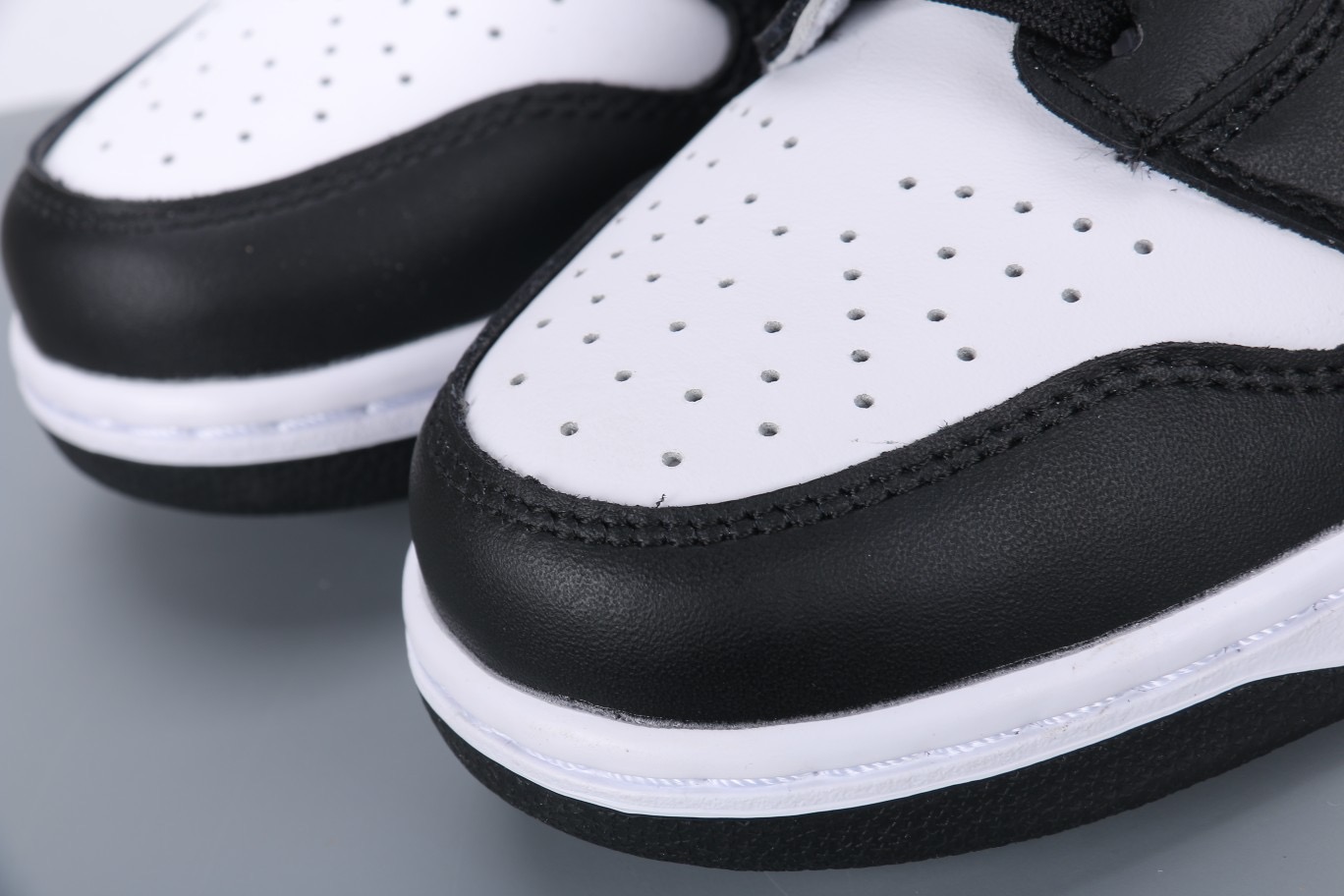 Nike Dunk High Panda (2021)