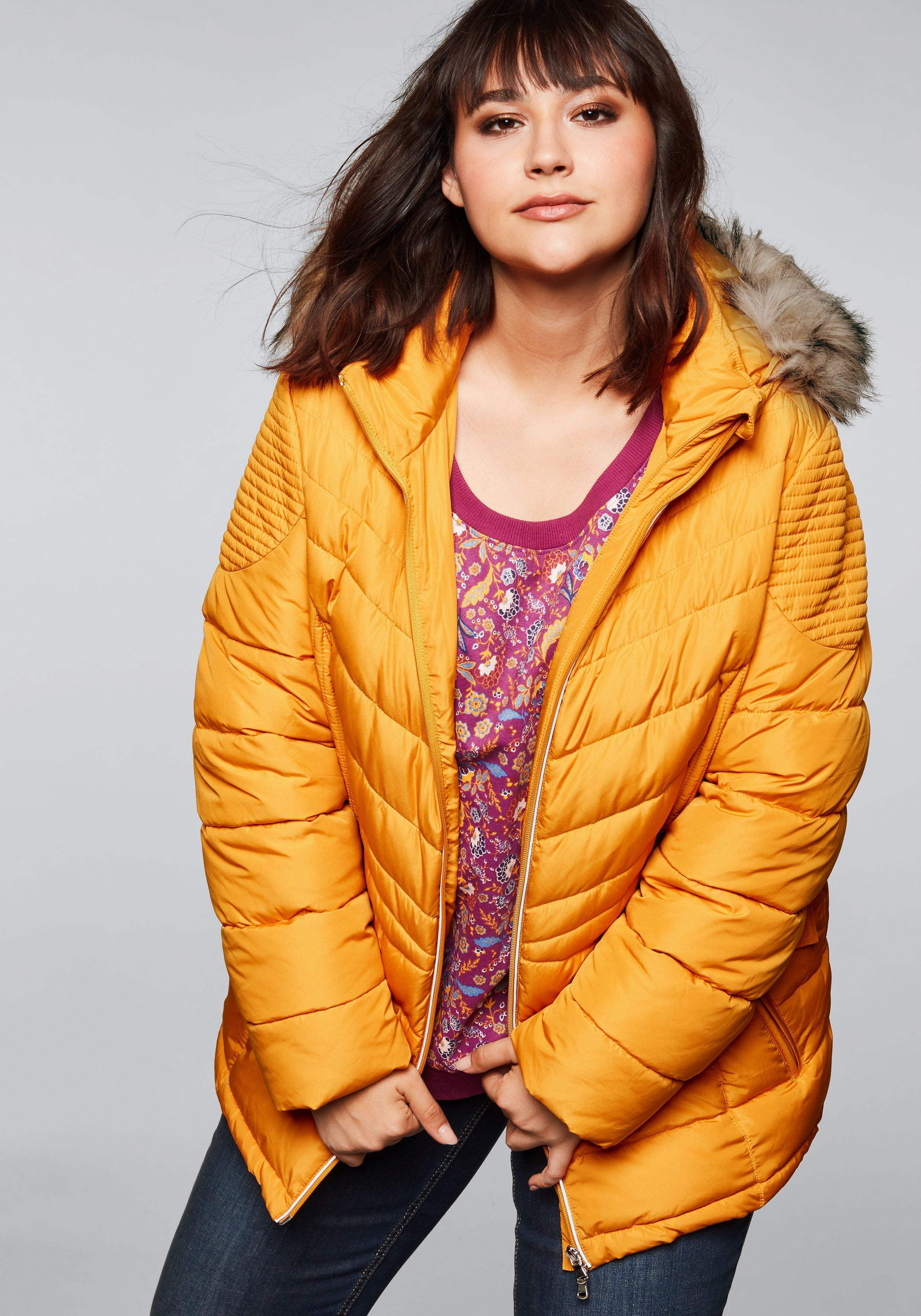 Steppjacke mit abnehmbarer Kapuze
