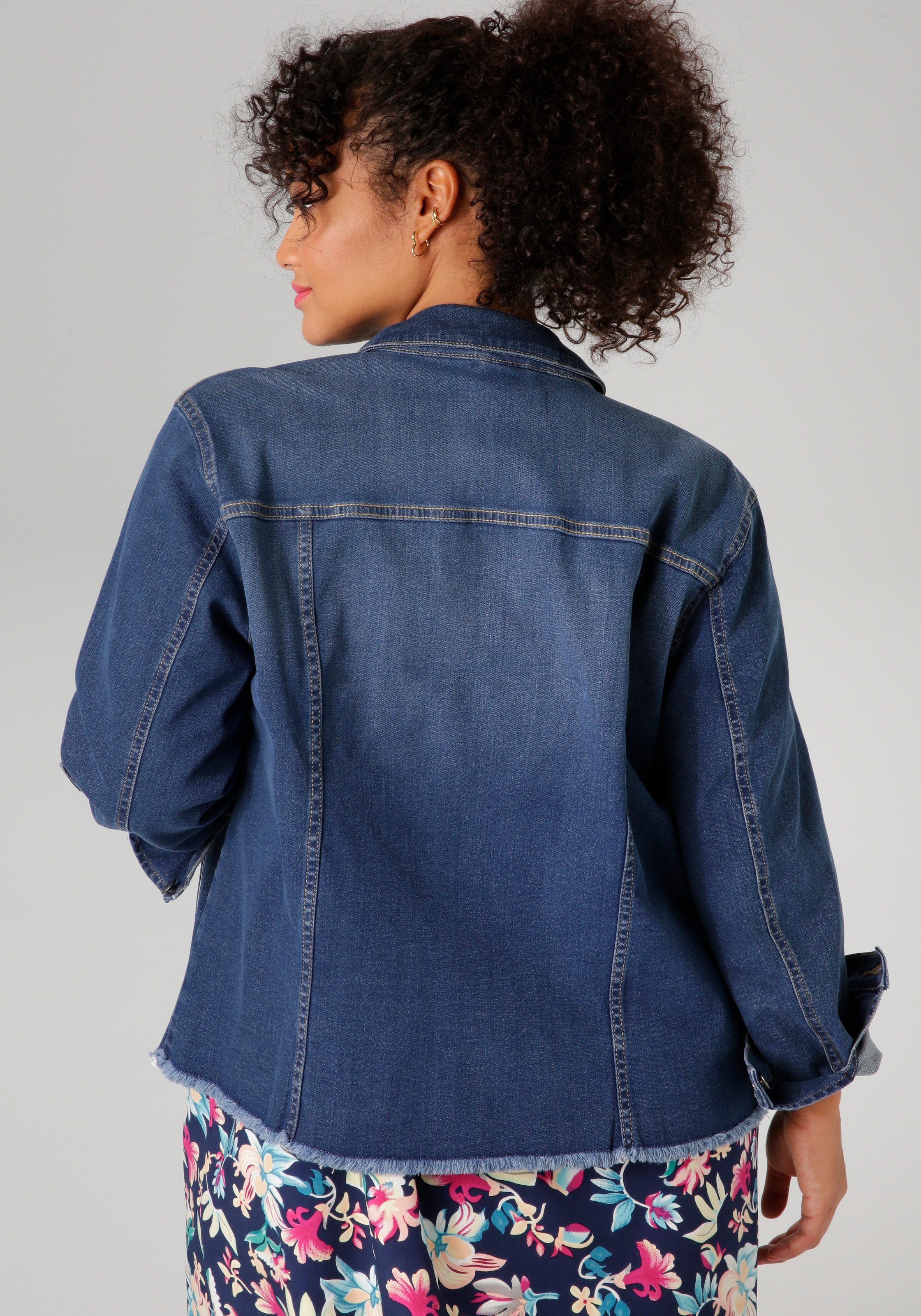 Aniston PLUS Jeansjacke mit ausgefranstem Saum