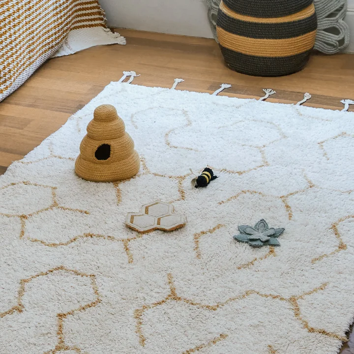 Lorena Canals - Pollination Spielteppich mit Spielzubehör, 90 x 130 cm, ivory / natural / light honey