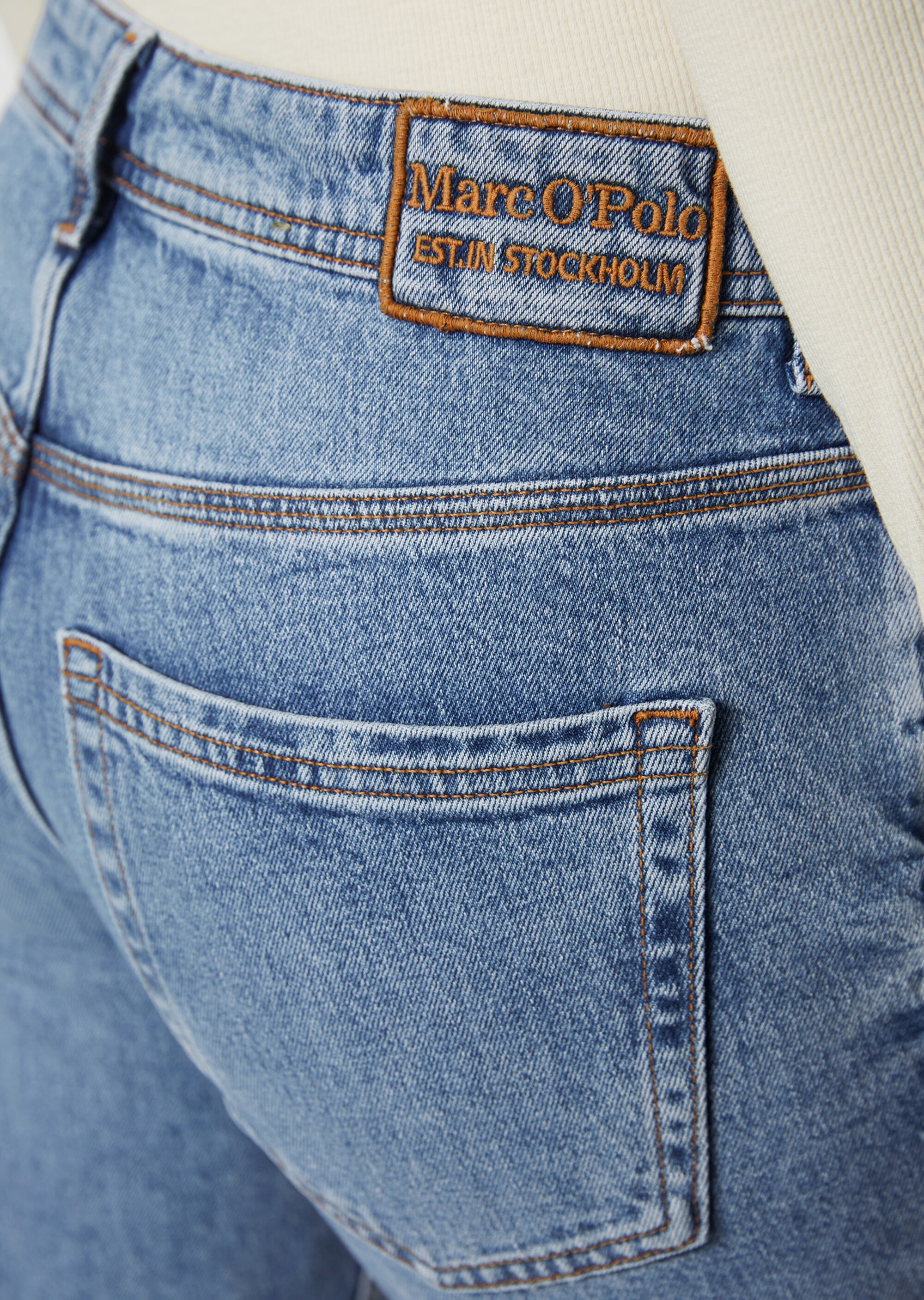 Jeans Modell THEDA Boyfriendmit softem Lyocell