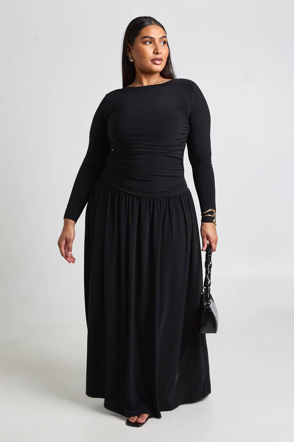 boohoo Robe Maxi Grande Taille À Manches Longues Et Fronces Souples