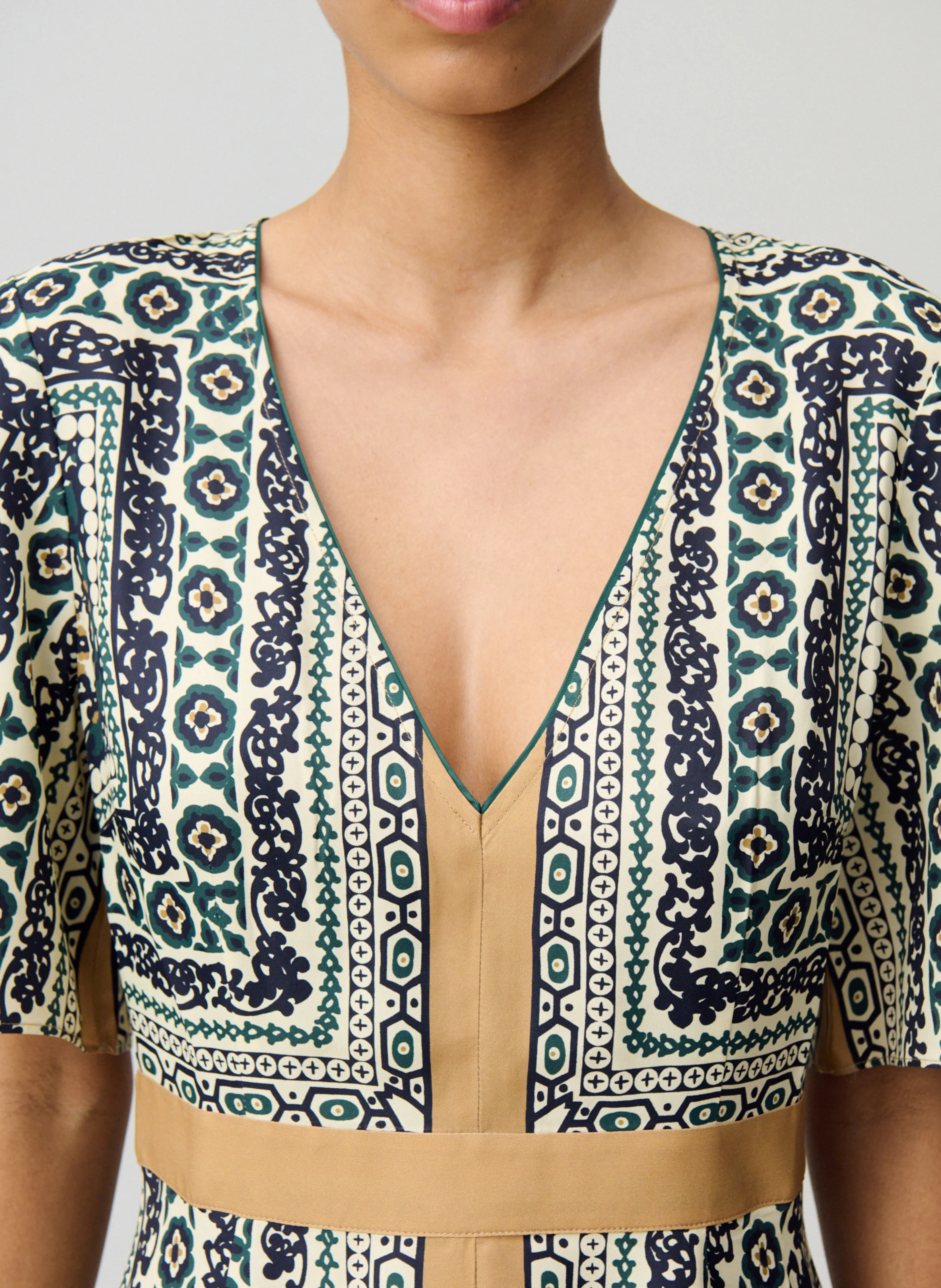 Robe midi col V imprimée | Multicolore