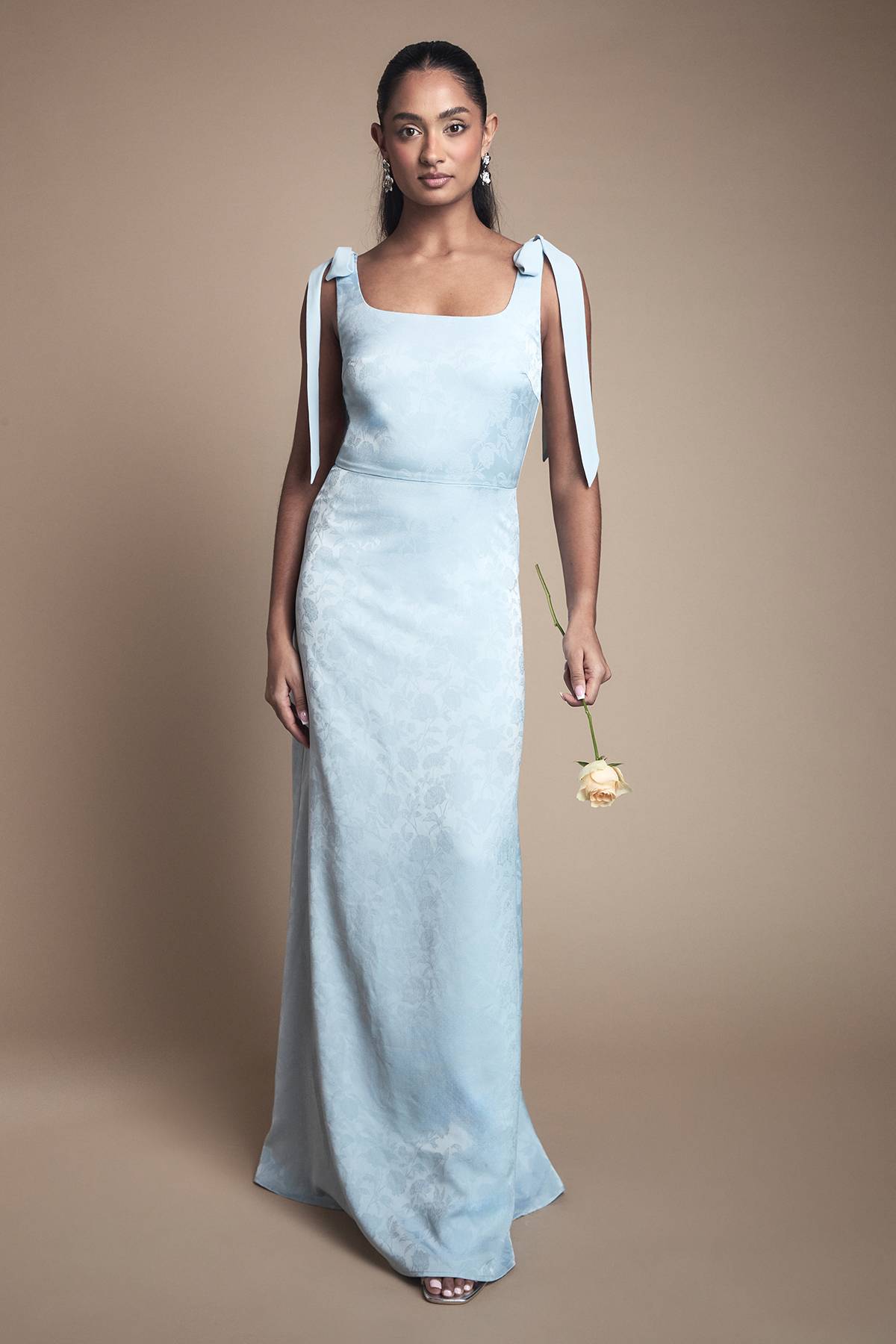 Oasis Robe De Demoiselle D'honneur En Jacquard Satin À Encolure Carrée Et Épaules Nouées En Mousseline