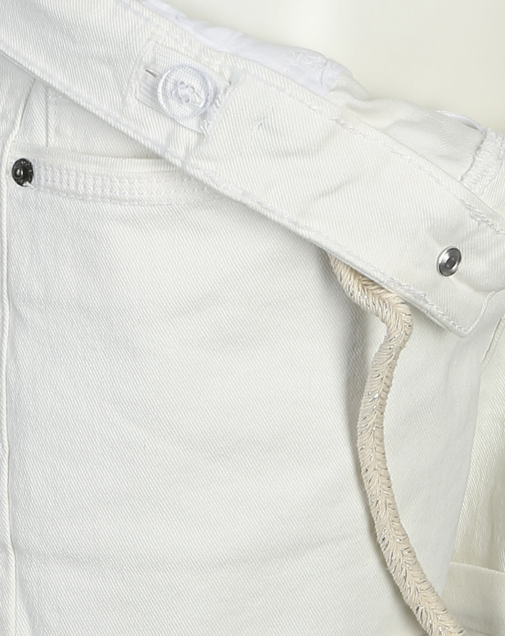 Shorts SARGE mit Gürtel in weiß