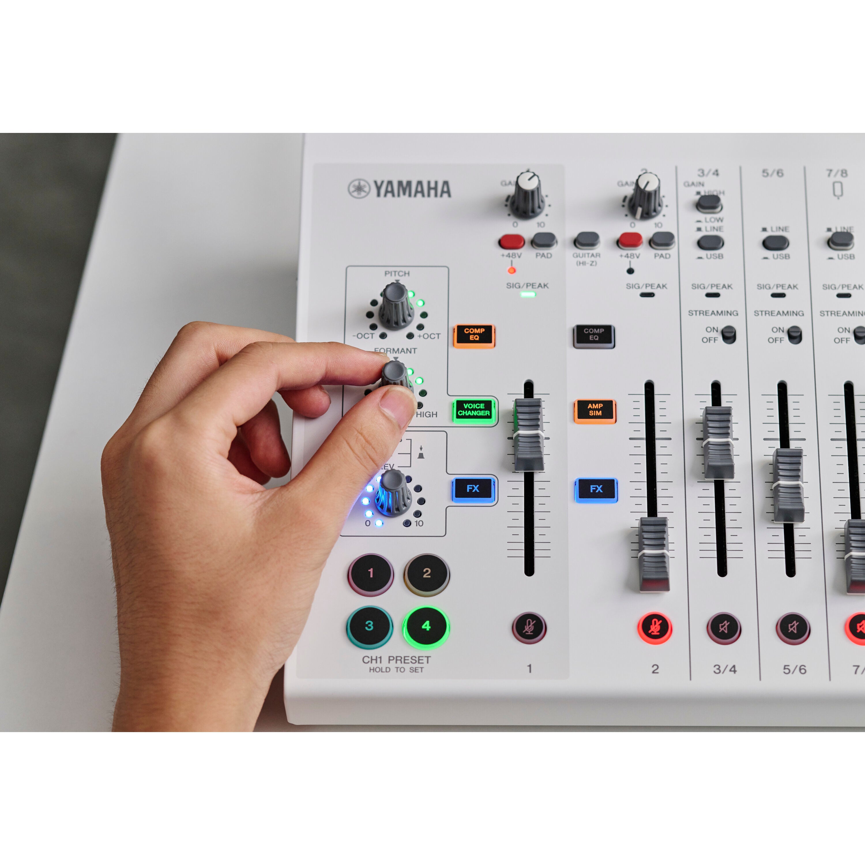 Yamaha AG08 White streaming station