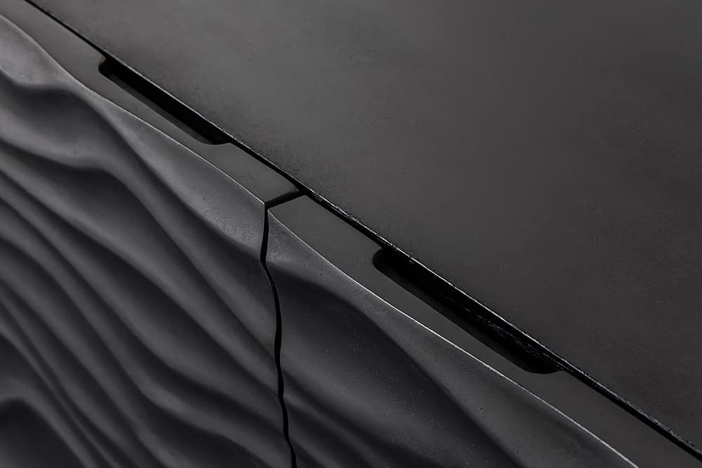 Design Highboard WAVE 120cm schwarz Mangoholz mit 3D Schnitzereien mattgold Metallbeine