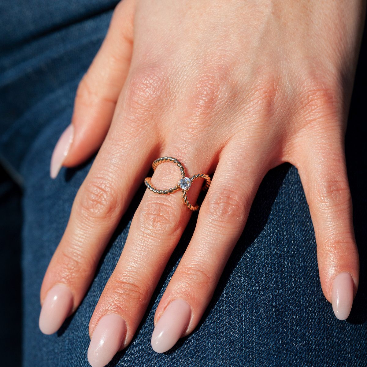 Bague plaqué or zirconia torsadée