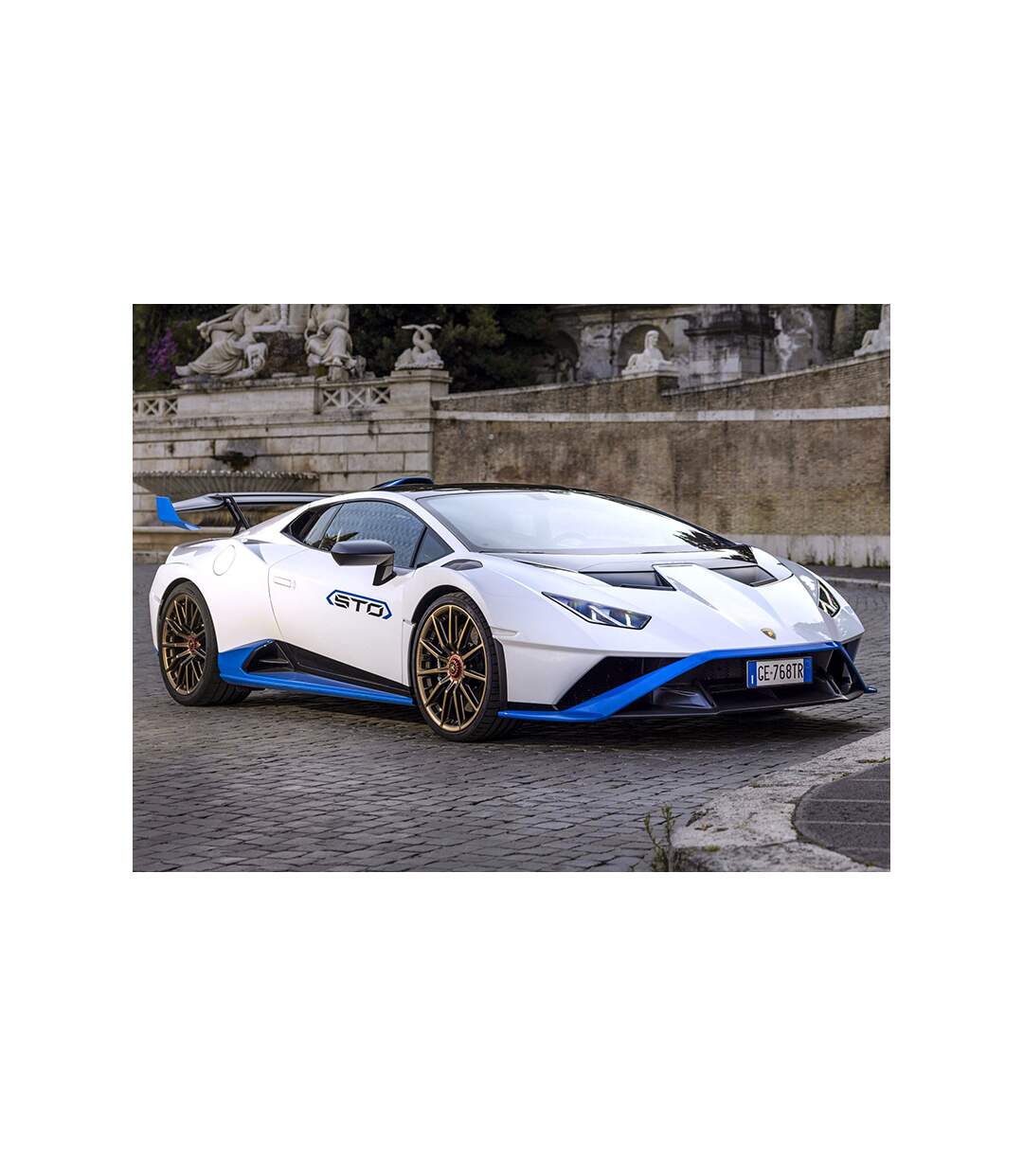 Pilotage d'exception : 8 tours en Lamborghini Huracán STO sur le circuit Château Gaillard - SMARTBOX - Coffret Cadeau Sport & Aventure