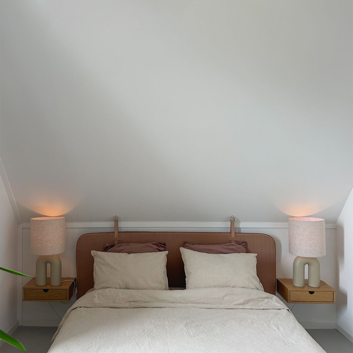 Scandinavische tafellamp beige met linnen kap beige - Lotti