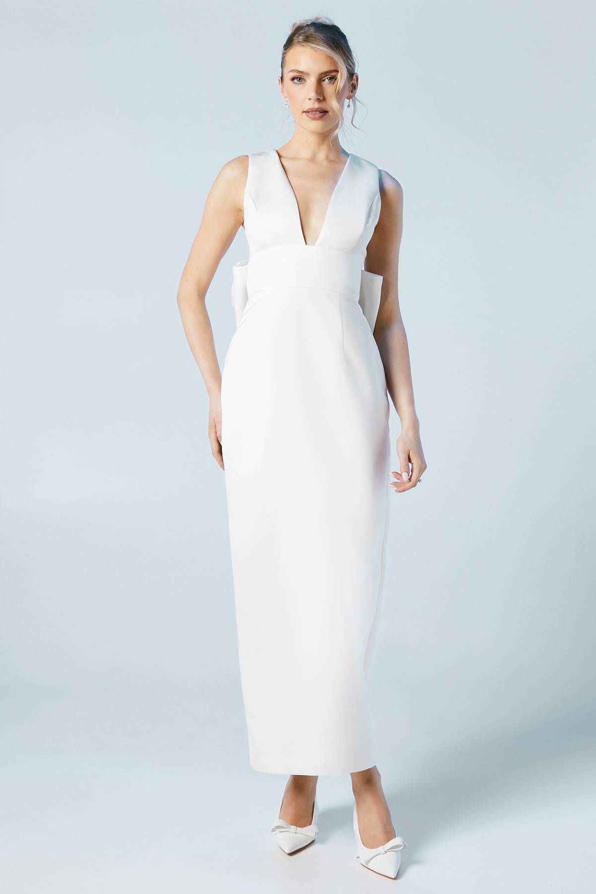 Coast Robe de Mariée Coast Honoured à Décolleté Plongeant en Satin Structuré avec Nœud au Dos