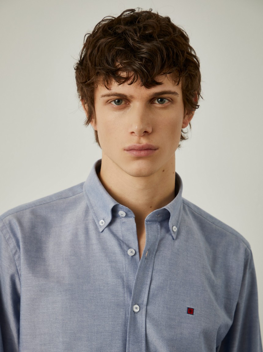 Camisa oxforf lisa regular fit