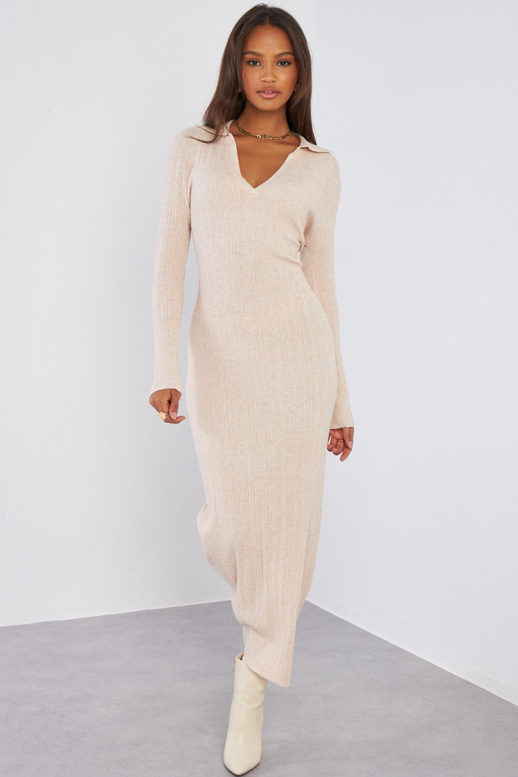Robe pull beige à col à rabats texturée