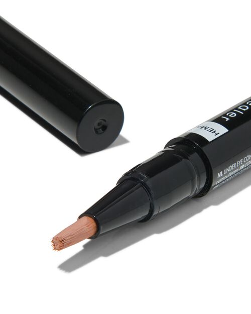 under eye concealer 82 dark