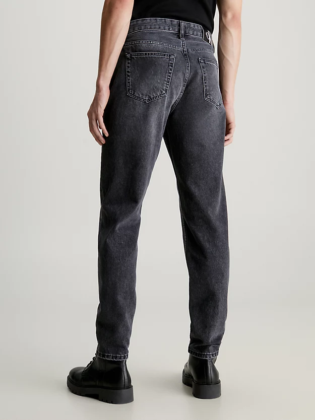 Calça jeans afunilada