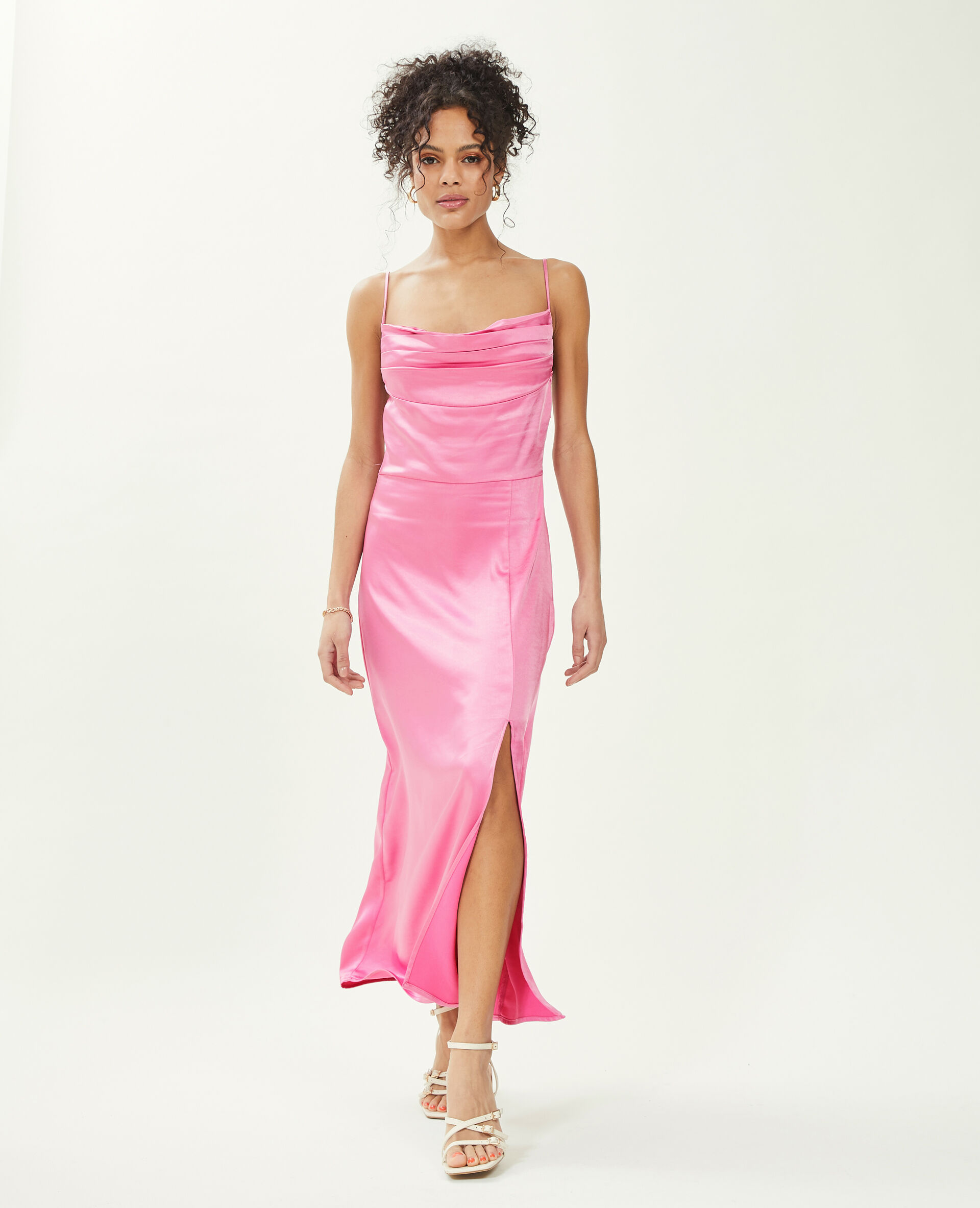 Robe longue tissu satiné encolure bénitier - Rose