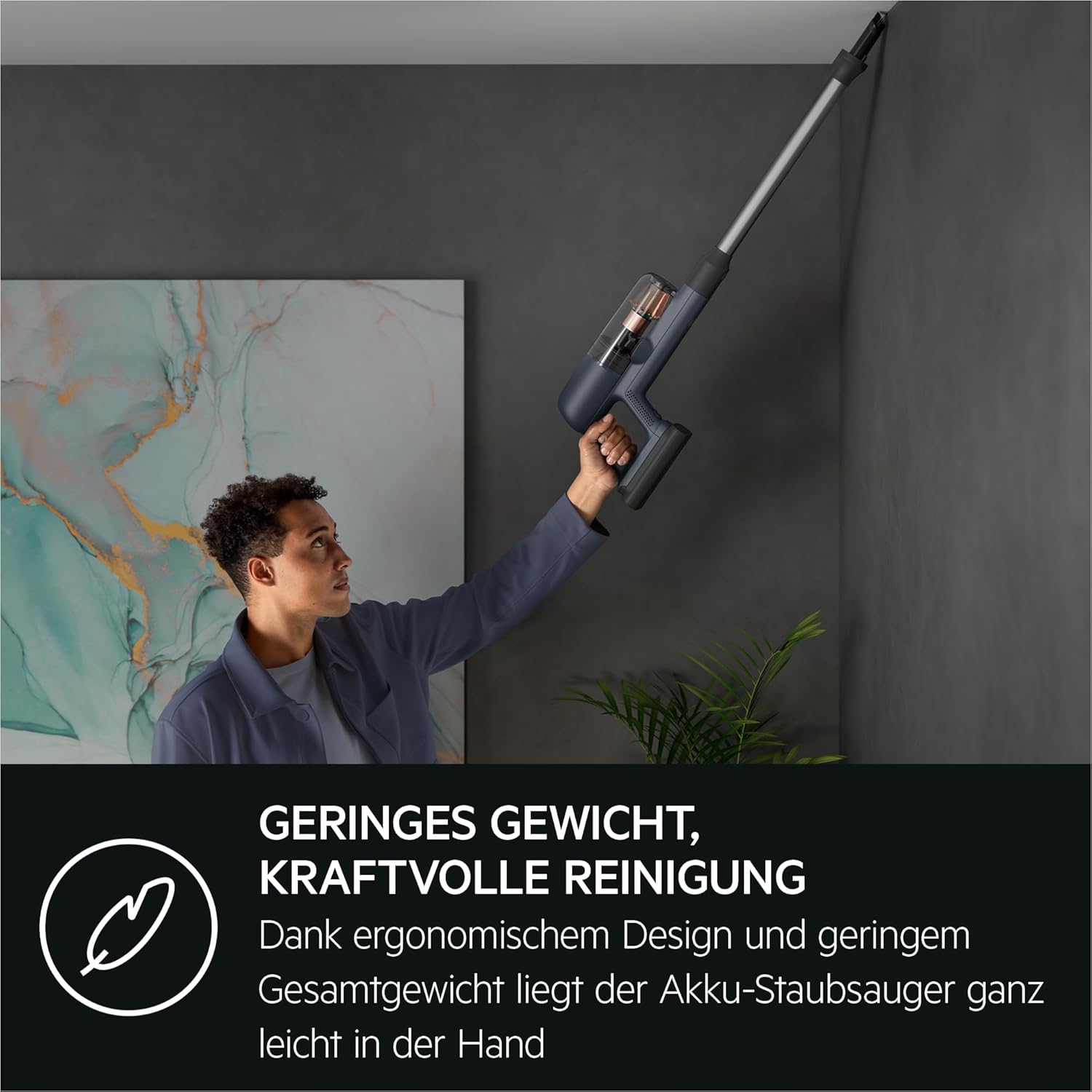 AEG Ultimate 7000 Akku-Staubsauger, ETM TESTSIEGER, Extra Kraftvoll, Ultraleicht 2,2 kg, bis zu 40 Min. Laufzeit, 120 m², 5-Stufige Filtration, Akku Wechselbar, Alle Böden, Viel Zubehör, AP71A142XN