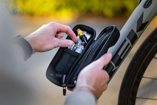 FLOW TOOL CADDY PRO Werkzeugbehälter LEZYNE  black