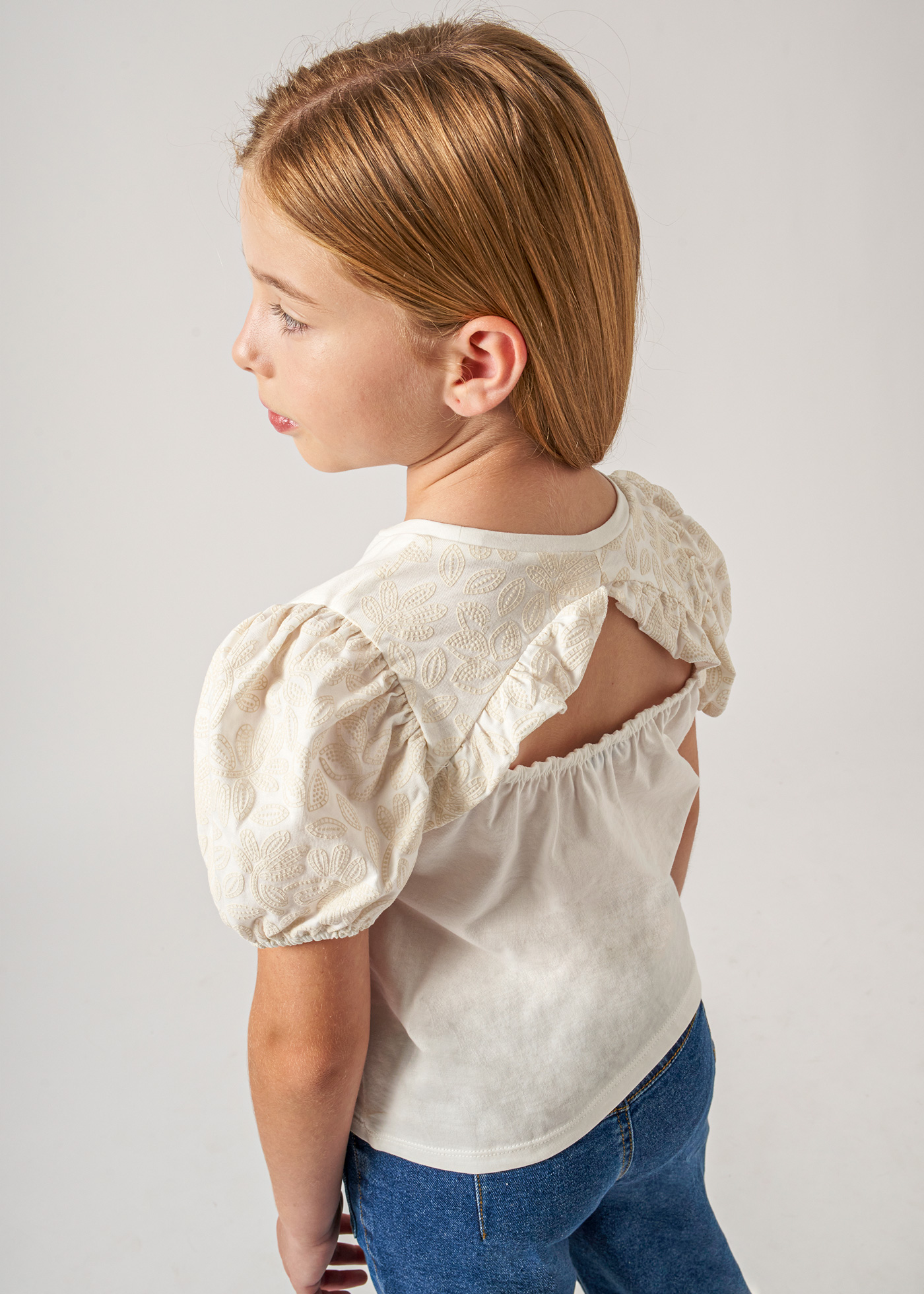 Camiseta feminina Better Cotton com mangas bufantes e estampa de banana.