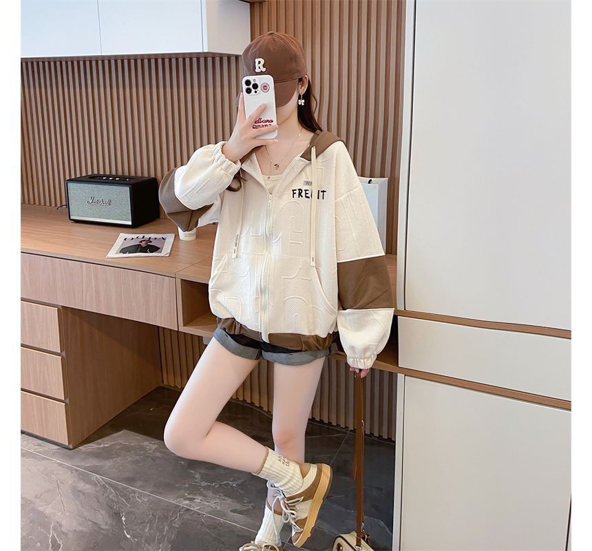 Jewie - Oversized hoodie met geborduurde letters en rits