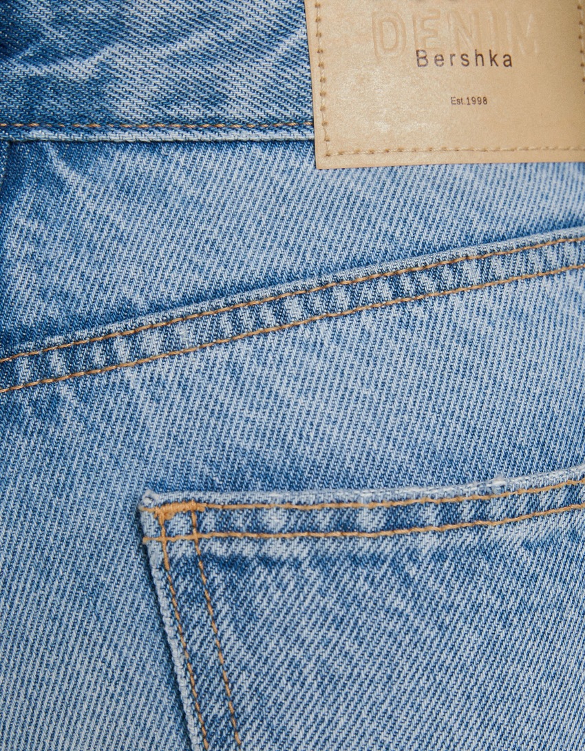 calça jeans de corte reto