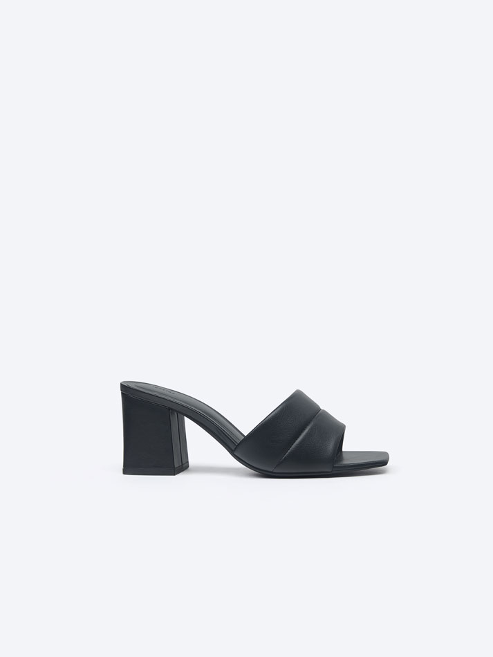 Sandália mule com salto - Preta