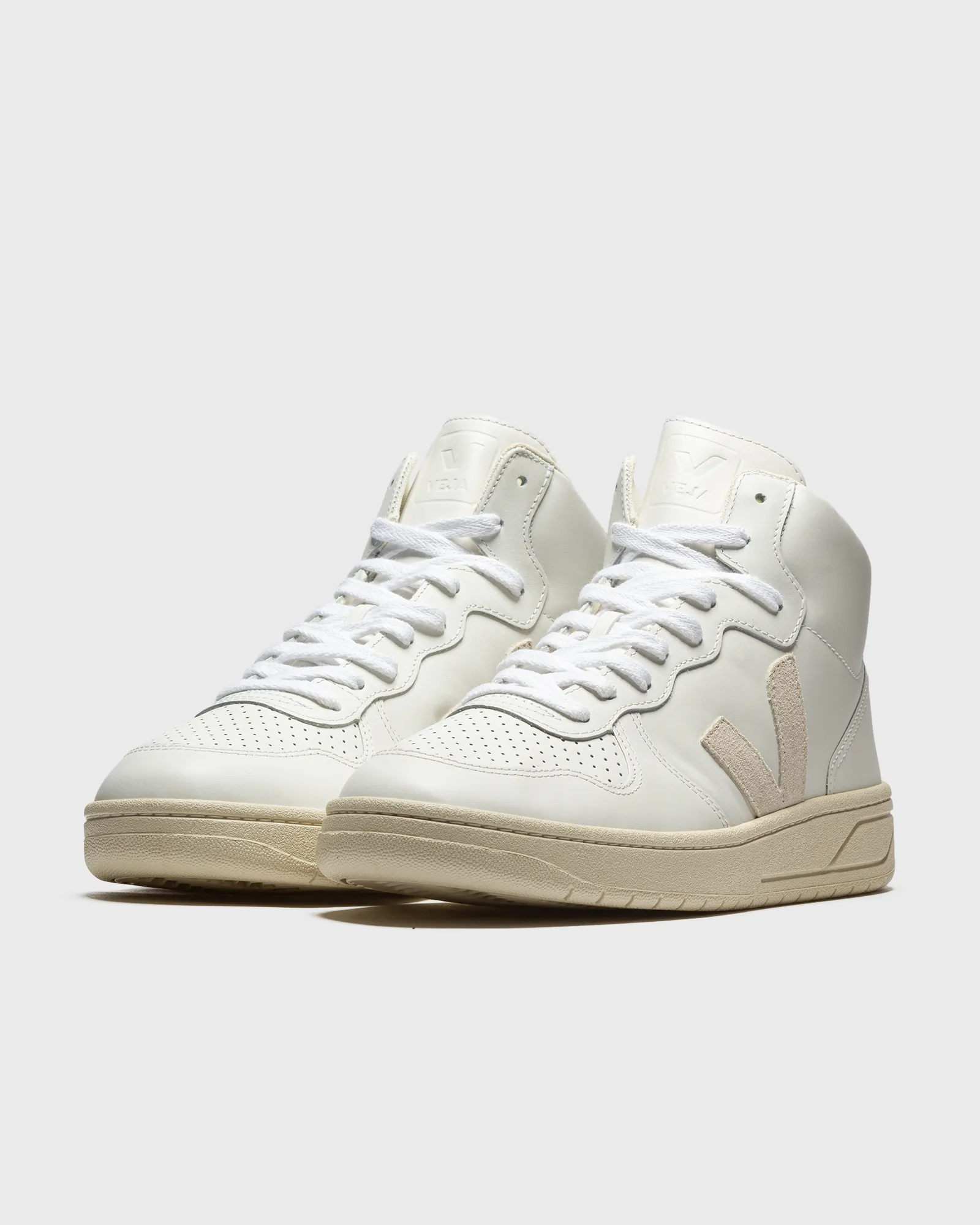 Veja V-15 LEATHER