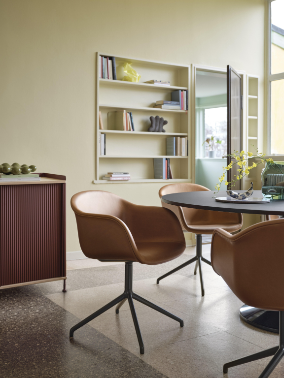 Muuto Midst eettafel 160 zwart linoleum