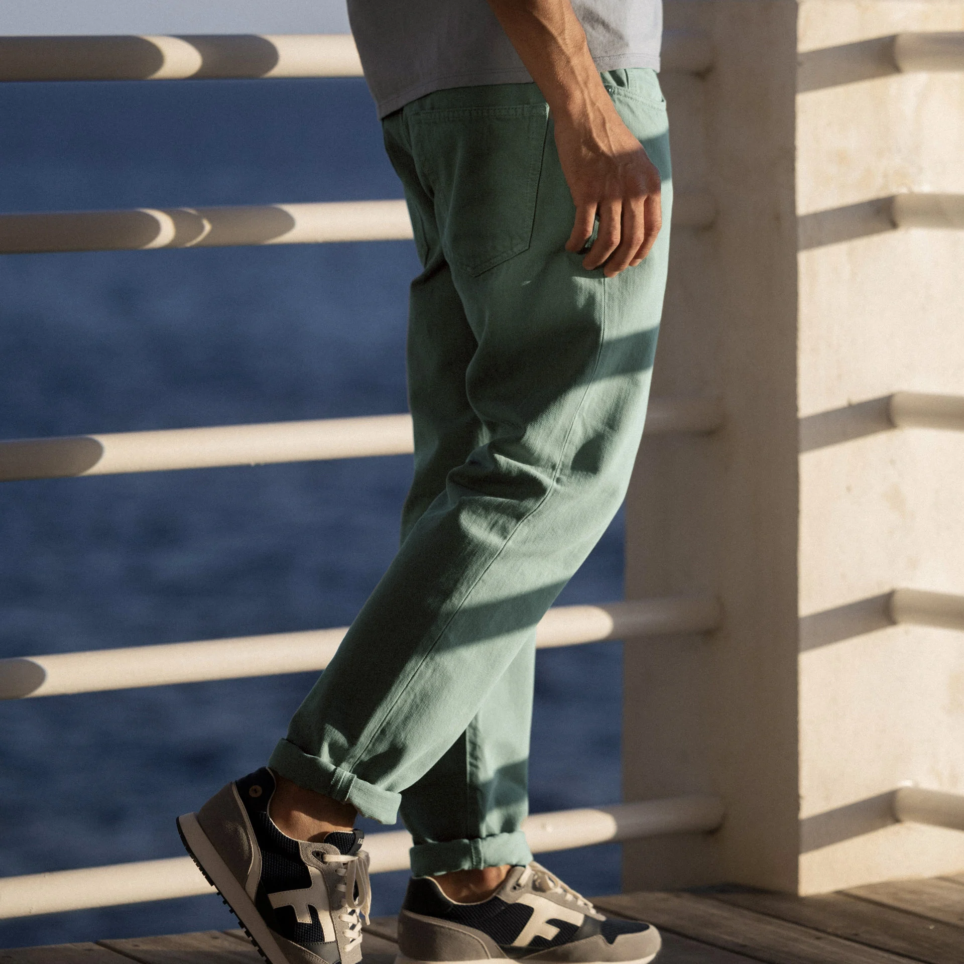 Jean vert clair coupe fuselée coton et coton recyclé - modèle tapered