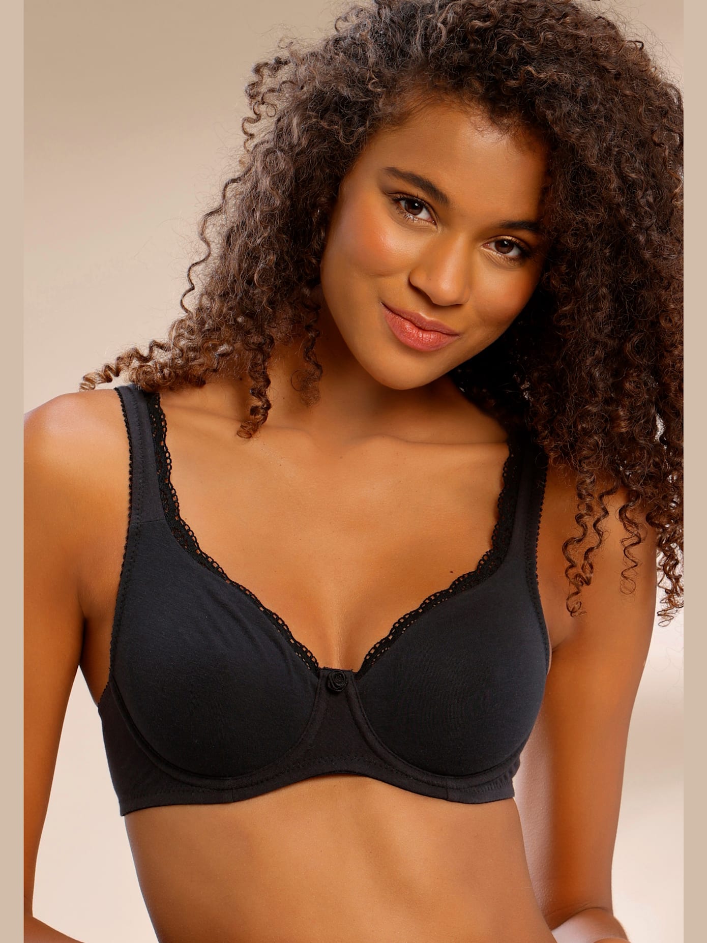 Soutien-gorge spécial t-shirt soutien-gorge basique avec bord dentelle décoratif sur les bonnets et les bretelles