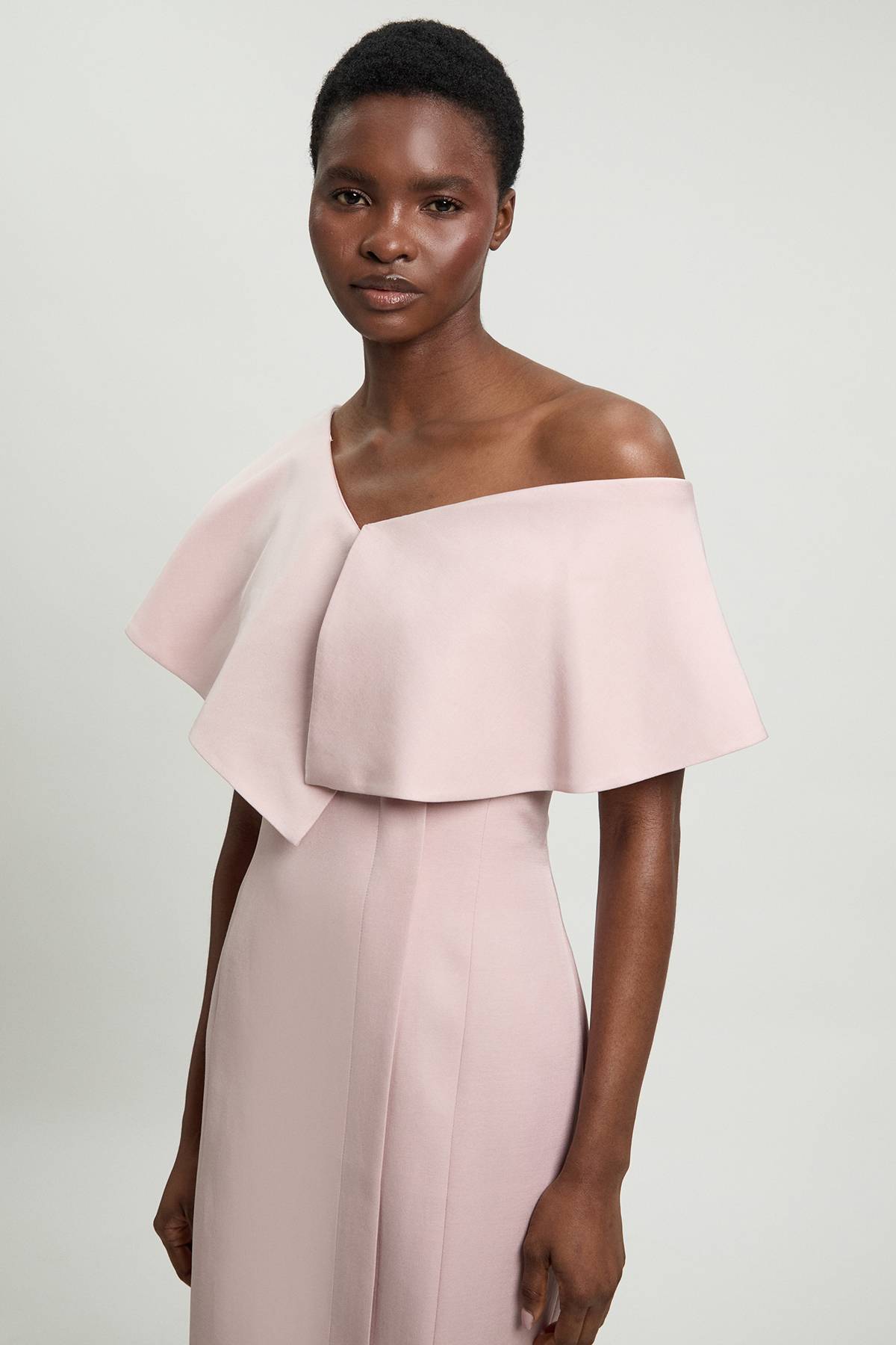 KarenMillen Robe Crayon Mi-longue Ajustée En Mélange De Lin Poli Avec Détail De Pli Asymétrique