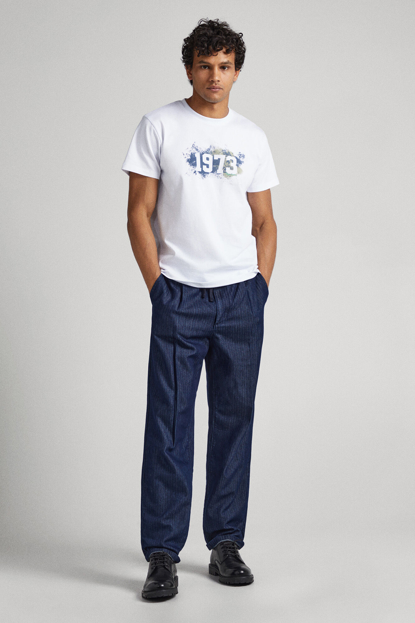 Camiseta com estampa do logotipo de 1973