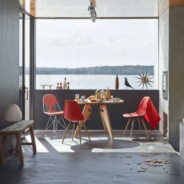 Vitra Eames DSW stoel met essen onderstel, Pebble