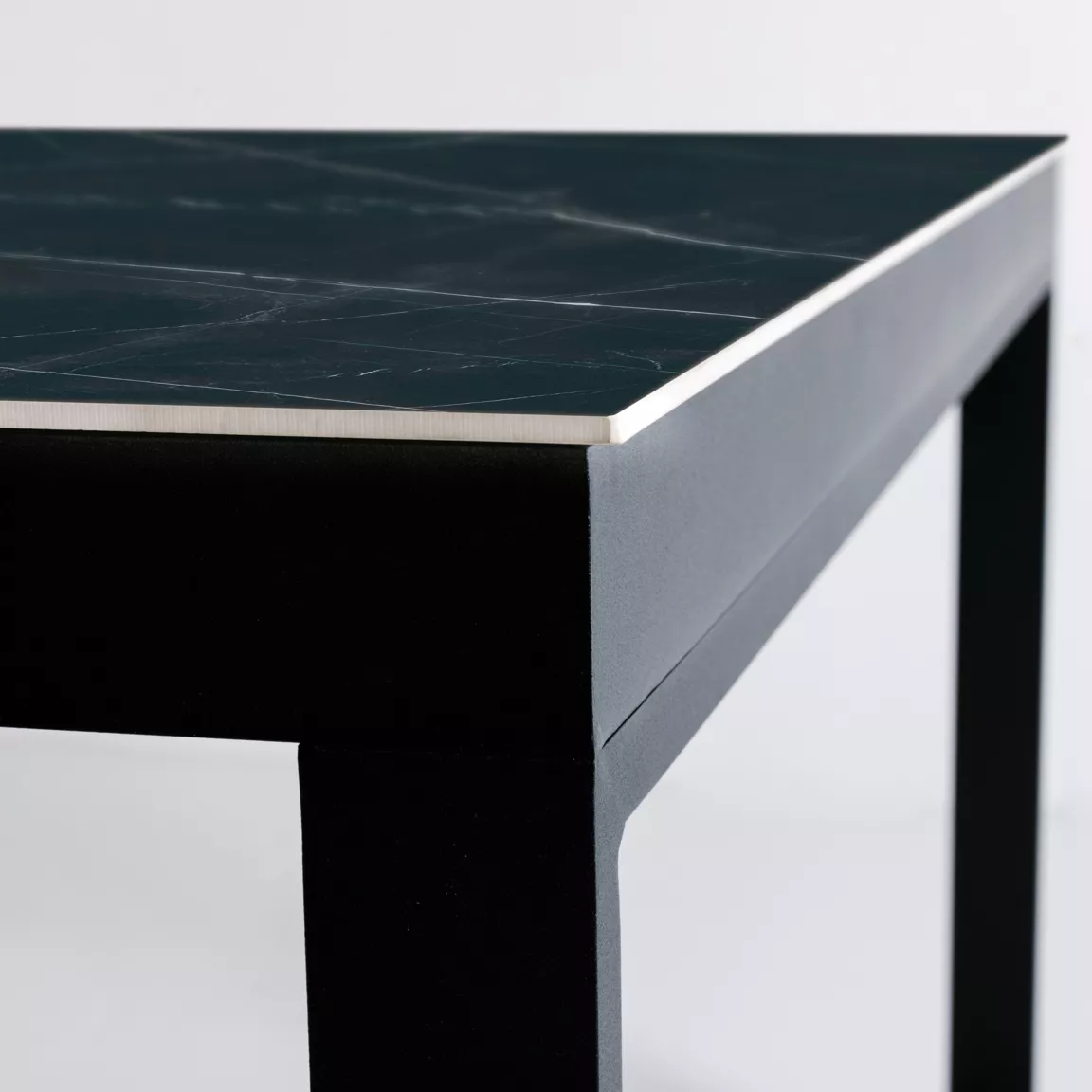 Table de jardin en aluminium et céramique 12 places (260 x 120 cm) Kore Noir marbré