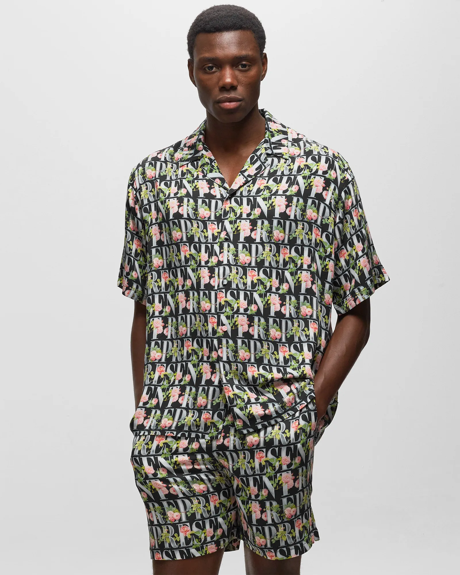 CAMISETA REPRESENTATIVA FLORAL