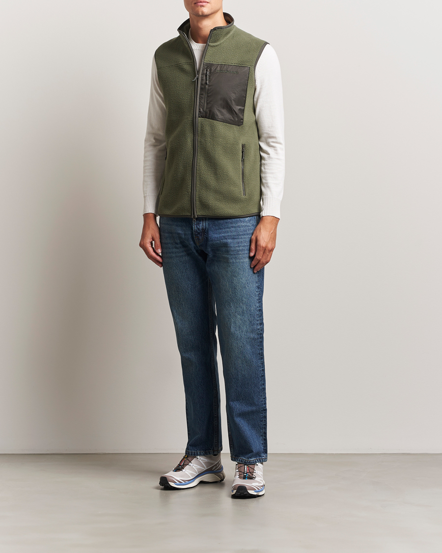 Peak Performance Pile Vest Pine Needle