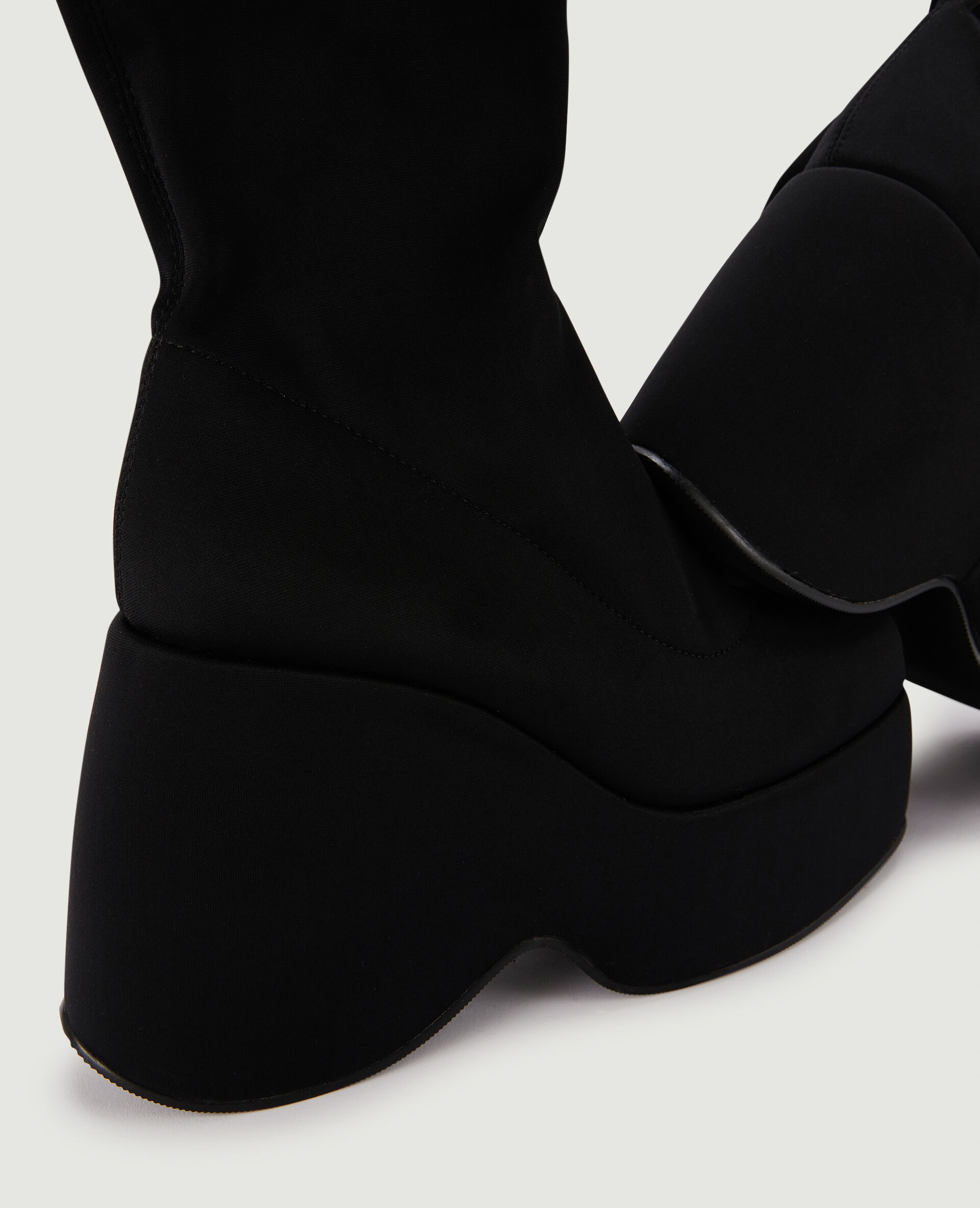 Bottes hautes avec semelles plateformes - Noir