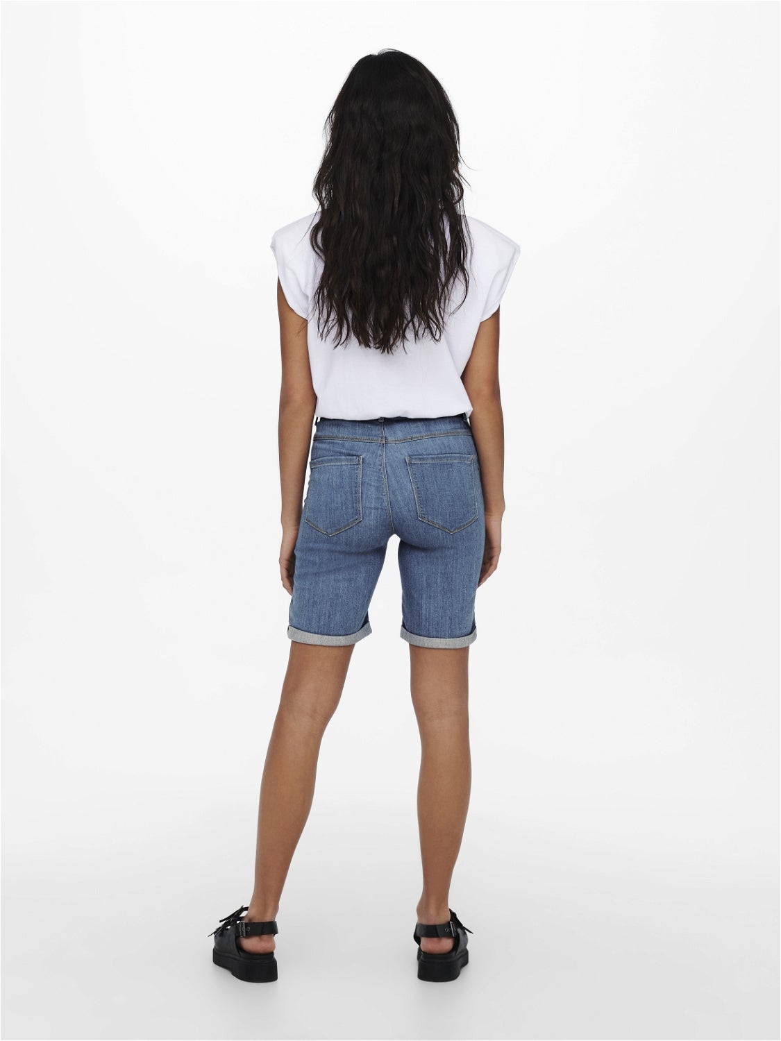 ONLRAIN Mittlere Taille Eng anliegend Jeans-Shorts Light Blue Denim